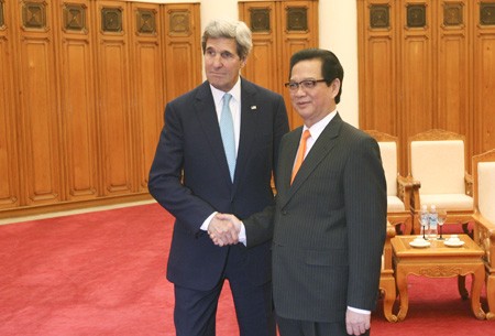 John Kerry est reçu par les plus hauts dirigeants vietnamiens - ảnh 2